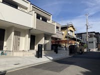 【現地】
3号地ともに、1階にキッチン・洗面室・浴室を集約した家事ラク動線設計を採用。水廻りをまとめて掃除することができ、家事の時短に繋がりそうです。