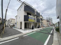 【前面道路を含む現地写真】
《垂水区駅前再開発エリア》「レバンテ垂水1番館」まで徒歩3分！スーパーやレストラン、衣料品店、クリニックなど、多様な専門店があり、一度で多くの用事を済ませることができます。