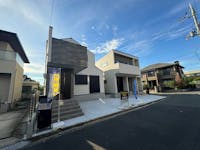 【現地写真】
《第一種低層住居専用地域×長期優良住宅》各洋室の収納をはじめ、パントリーやSCLなど、随所に収納スペースを設けています。水回りは1階に集約し、家事動線にも配慮されています。