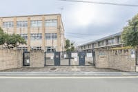 京都市立西京極西小学校まで現地より90m・140m 徒歩2分。教育目標は「進んで考え 人とつながり 新しい学びを創造する子供の育成」。家庭・地域と密接に連携し、魅力ある信頼される学校を目指しています。