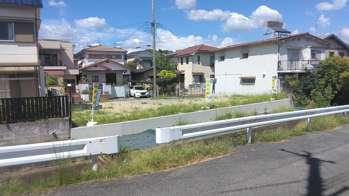 【現地写真】
《敷地面積70坪超え》高低差の多い奈良市内で、希少な平坦地に立地。ゆとりある敷地を活かし、豊富な収納スペースや複数のお子様部屋もご検討いただけます。ぜひ土地の詳細などお問い合わせください。