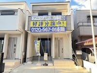 【現地】
3号地 1階にキッチン・洗面室・浴室を集約した家事ラク動線設計を採用。水廻りをまとめて掃除することができ、家事の時短に繋がりそうです。