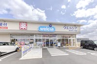 ウエルシア 野洲市三宅店まで80m～140m 徒歩1分～2分。調剤薬局が併設されている店舗で、日用品のお買い物と一緒に利用できます。対応サービス：有料抗原検査・調剤受付・第一類医薬品・電子処方箋・5円コピーなど。/店舗営業時間9:00～24:00