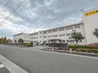 大垣市立小野小学校まで現地より700m 徒歩9分。学校教育目標は「よく考え はげまし合って やりぬく子」。ホタルの舞う学校として、ホタル育成を通じて環境教育に取り組まれています。