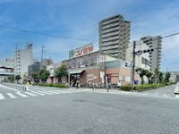 コノミヤ緑橋店まで280m 徒歩4分。生鮮食品や加工食品、お惣菜など、豊富な品揃えで日々の食卓を支えてくれるスーパーマーケット。22:00まで営業されているため、お仕事帰りにも利用できそうです。/営業時間9:00～22:00