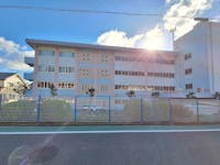 池田市立渋谷中学校まで800m・820m 徒歩10分～11分。通いやすい距離にあるため、放課後の時間は部活や習い事など、有意義に過ごすことができます。学校のHPに、授業や行事の様子、こだわりのつまった美味しそうな給食が毎日更新されています。