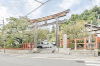 船岡山公園/建勲神社まで290m～300m 徒歩4分。「船岡山公園」は標高112mの小丘にあり、広大な敷地を誇る自然豊かな公園。美しい眺望を楽しむことができます。織田信長公を御祭神として祀られている「建勲神社」が隣接しています。