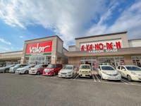 スーパーマーケットバロー 大垣東店まで現地より560m 徒歩7分。肉・魚・野菜などの生鮮食品などを取り扱うスーパー。HPでチラシを見ることができます。営業時間は10:00～20:00(日曜日は9:30開店、祝日の営業時間はその曜日に準じます)。