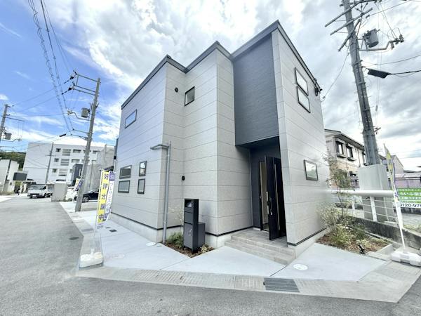 プレサンス アージュ 南登美ヶ丘EAST