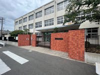 喜連西小学校まで690m 徒歩9分。1966年設立。学校教育目標：「人間性豊かな子どもを育てる」。小学校のHPでは、毎日写真付きでブログが更新されていますので、お子様の学校での様子を知ることができます。