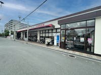 グルメシティ長瀬店まで380m・390m 徒歩5分。24時間営業のスーパーです(サービスカウンター業務の受付は9:00～20:00)。早朝や深夜でも利用できるため便利です。30台分の駐車場が設けられています。