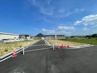 【前面道路含む現地写真】
JR東海道本線(琵琶湖線)「野洲」駅まで徒歩12分！「野洲」駅より「京都」「大阪」駅にも直通アクセス可能です◎