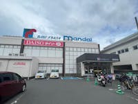 万代 喜連西店まで220m 徒歩3分。生鮮食品や飲料品、お惣菜などの取り扱いがあるスーパー。利用可能サービス：ATM、ペットボトル・トレー回収、コピー機、イートインなど。/営業時間9:00～22:00、駐車場有(47台)