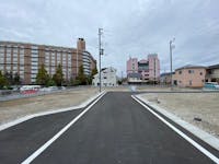 【現地写真】
全7区画の新街区が誕生。敷地面積は広々約36～50坪。ゆとりある敷地を活用し、駐車スペースや広々LDK、豊富な収納など、ご家族のライフスタイルに合わせたこだわりの住まいをご検討いただけます。