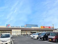 万代 天美我堂店まで740m～750m 徒歩10分。野菜、お魚、お肉をはじめとした食料品や惣菜、お弁当、日用品などを取り扱っているスーパーマーケットです。営業時間は9:00～22:00。広々とした駐車場があります。