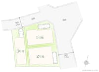 【全体区画図】
角地含む、全3区画の新築分譲住宅が2024年9月に誕生予定！全邸に駐車スペースを設け、ご家族のカーライフをサポート。接道幅員：北側公道約4.0m、東側公道約5.527m～6.285m